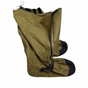NEOS Trekker overshoes size Large in an olive green color